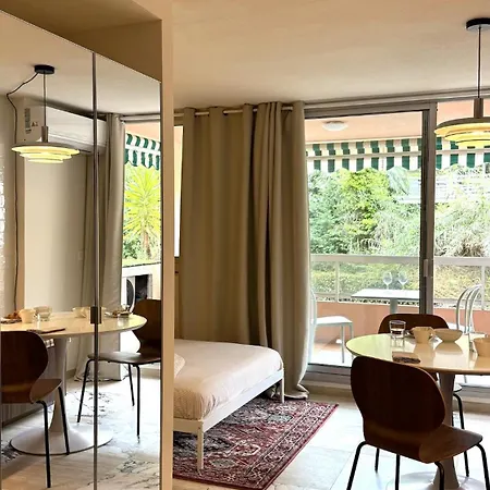 Cozy Studio, Pool & Beaches 2 Min Away *